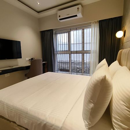 Olive Hotel Le Opera By Embassy Group Bangalore Extérieur photo