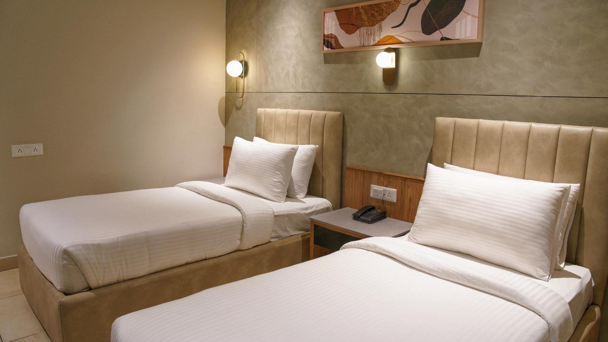 Olive Hotel Le Opera By Embassy Group Bangalore Extérieur photo