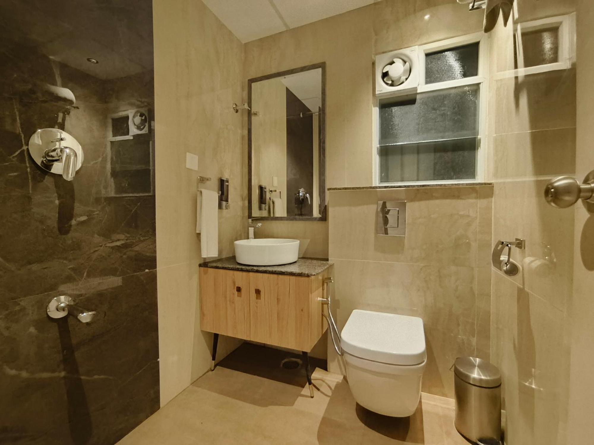 Olive Hotel Le Opera By Embassy Group Bangalore Extérieur photo