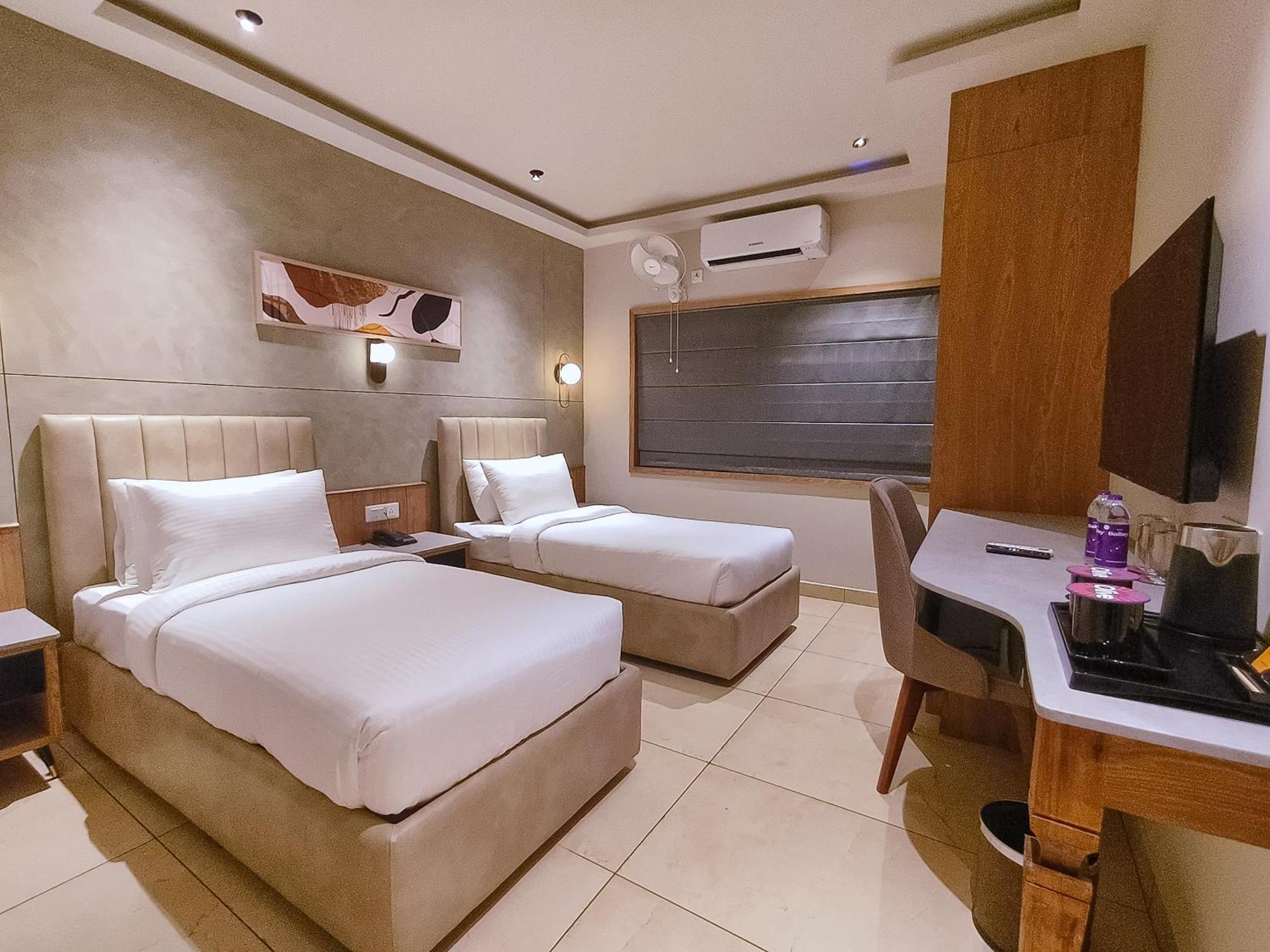 Olive Hotel Le Opera By Embassy Group Bangalore Extérieur photo