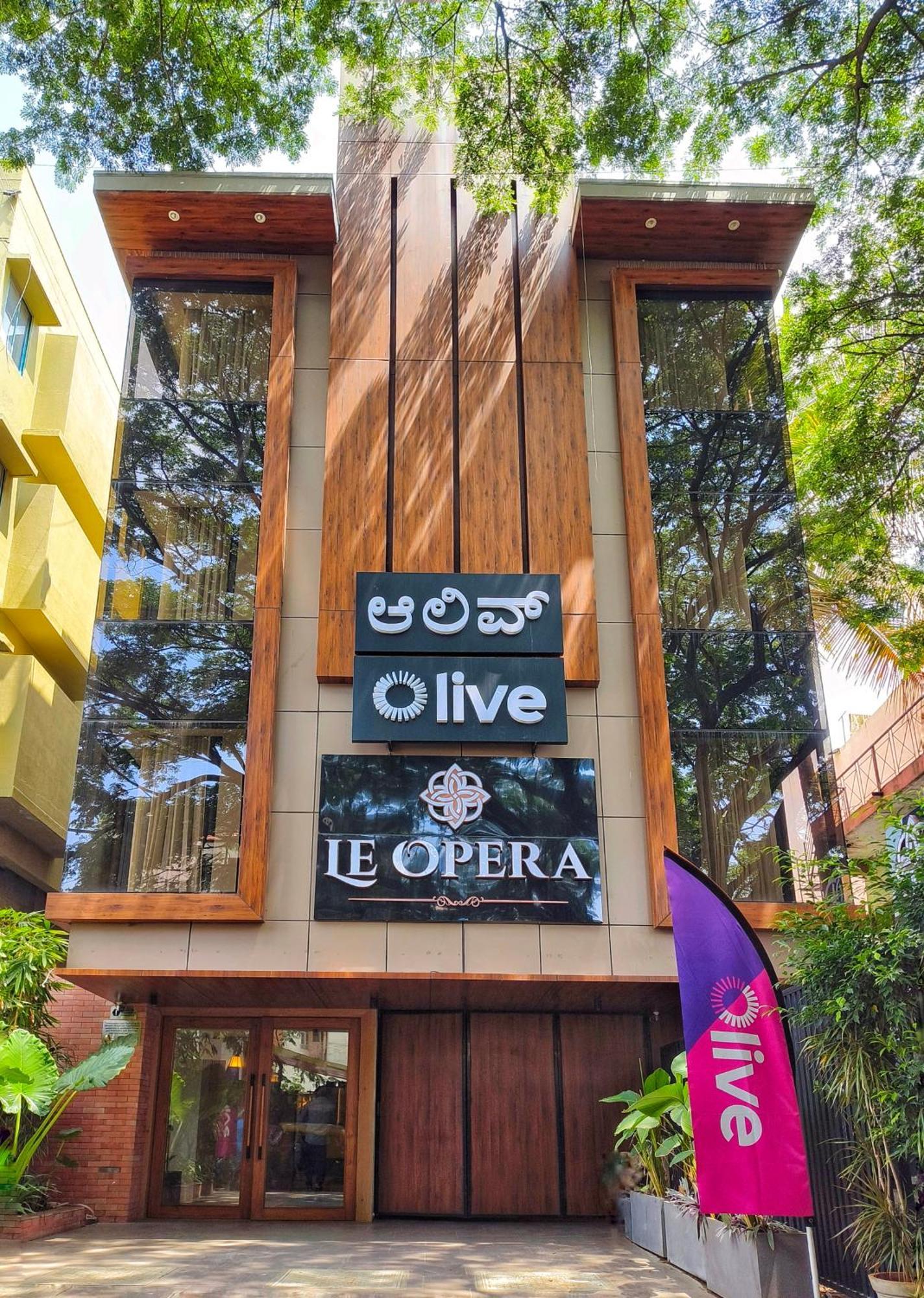 Olive Hotel Le Opera By Embassy Group Bangalore Extérieur photo