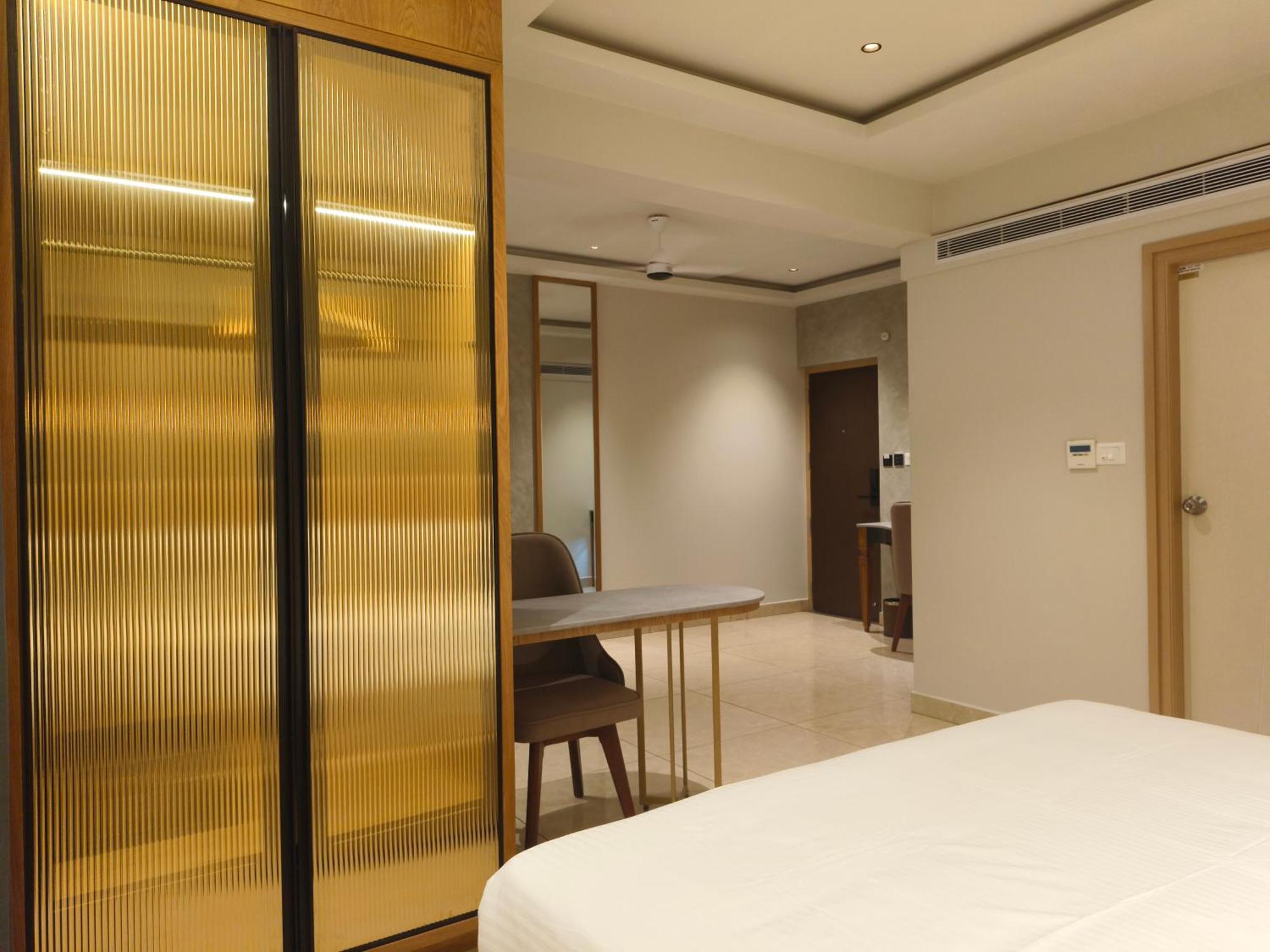 Olive Hotel Le Opera By Embassy Group Bangalore Extérieur photo