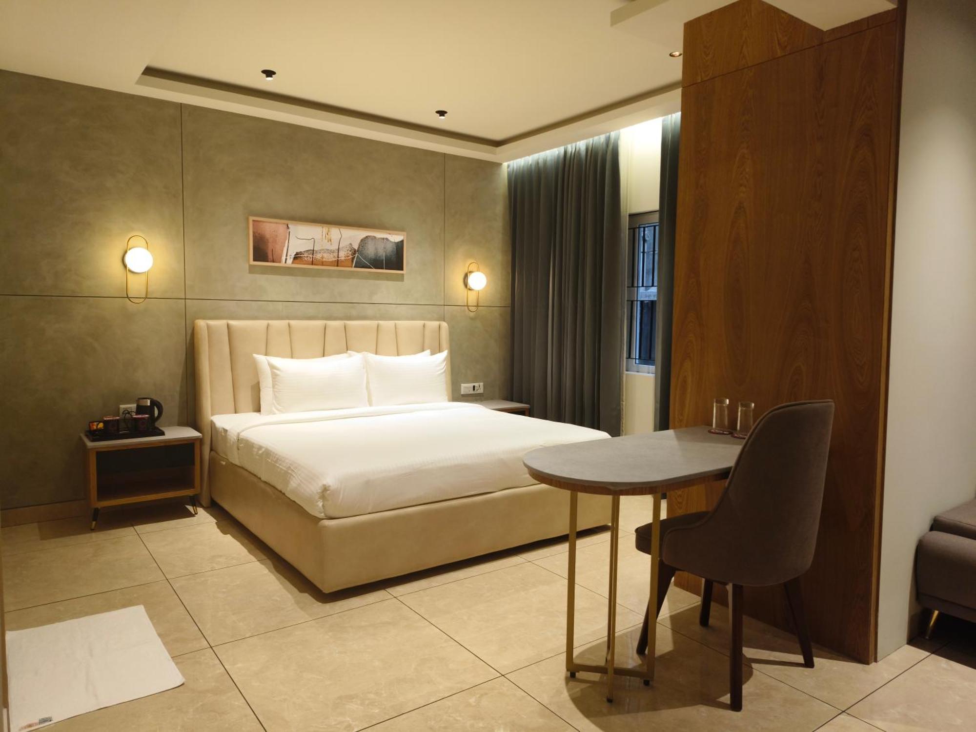 Olive Hotel Le Opera By Embassy Group Bangalore Extérieur photo