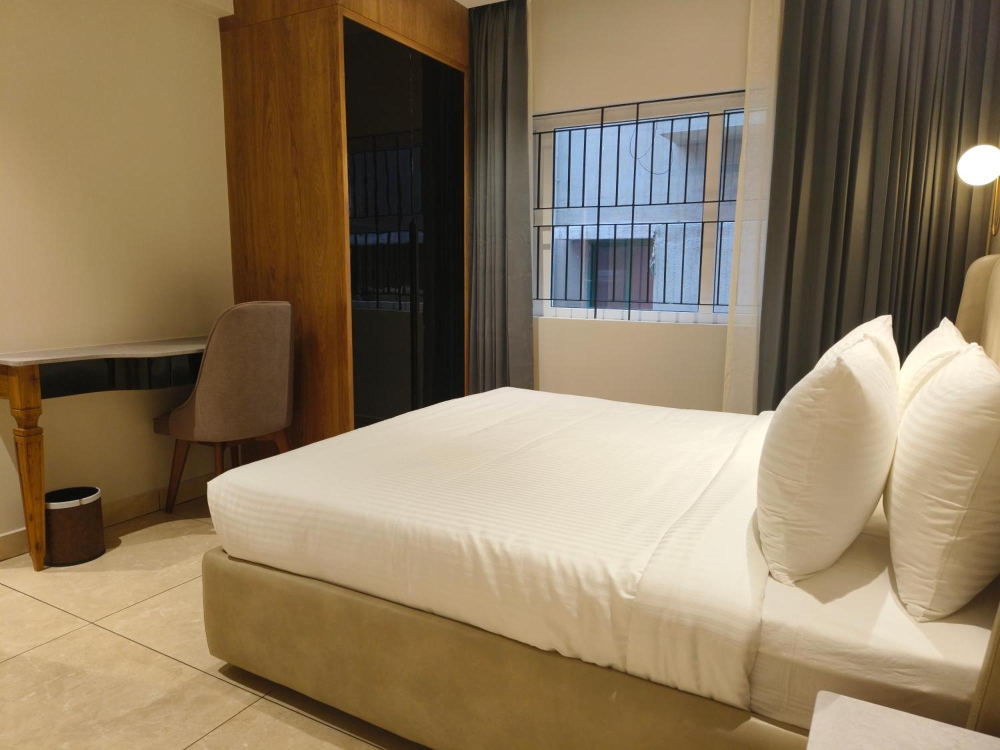 Olive Hotel Le Opera By Embassy Group Bangalore Extérieur photo