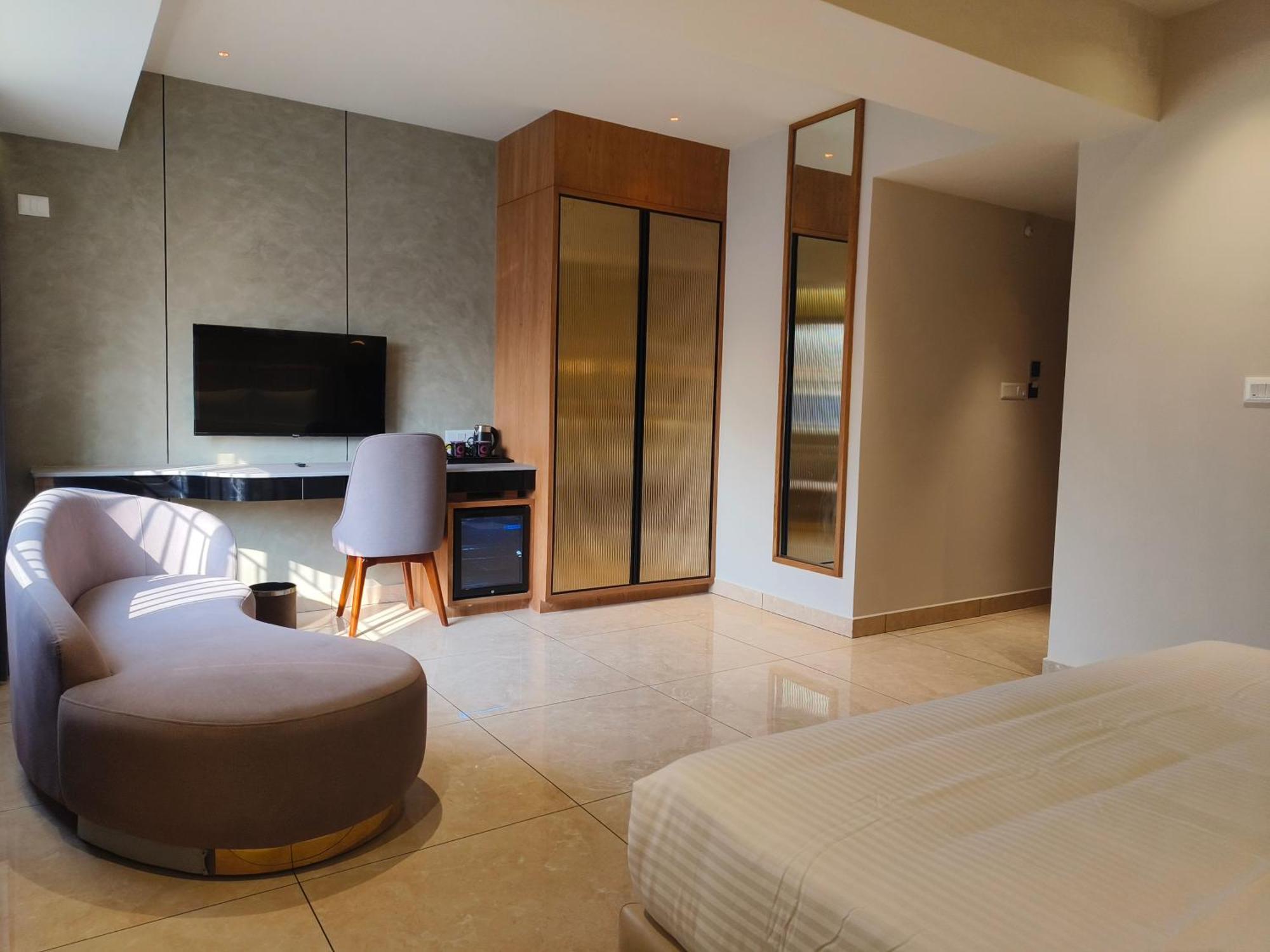 Olive Hotel Le Opera By Embassy Group Bangalore Extérieur photo