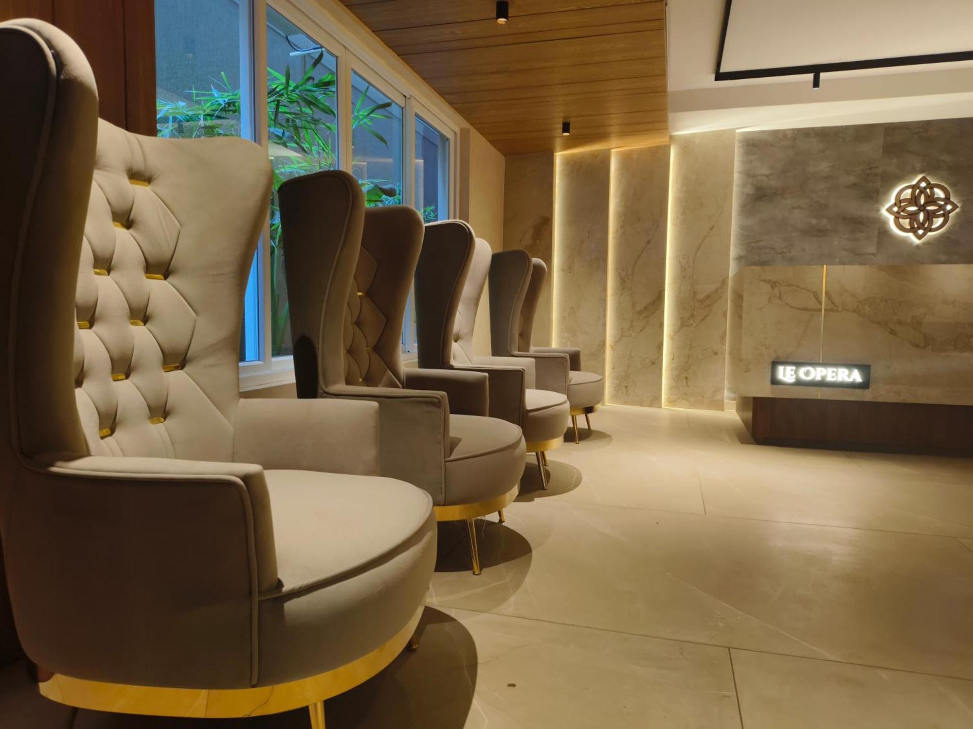 Olive Hotel Le Opera By Embassy Group Bangalore Extérieur photo