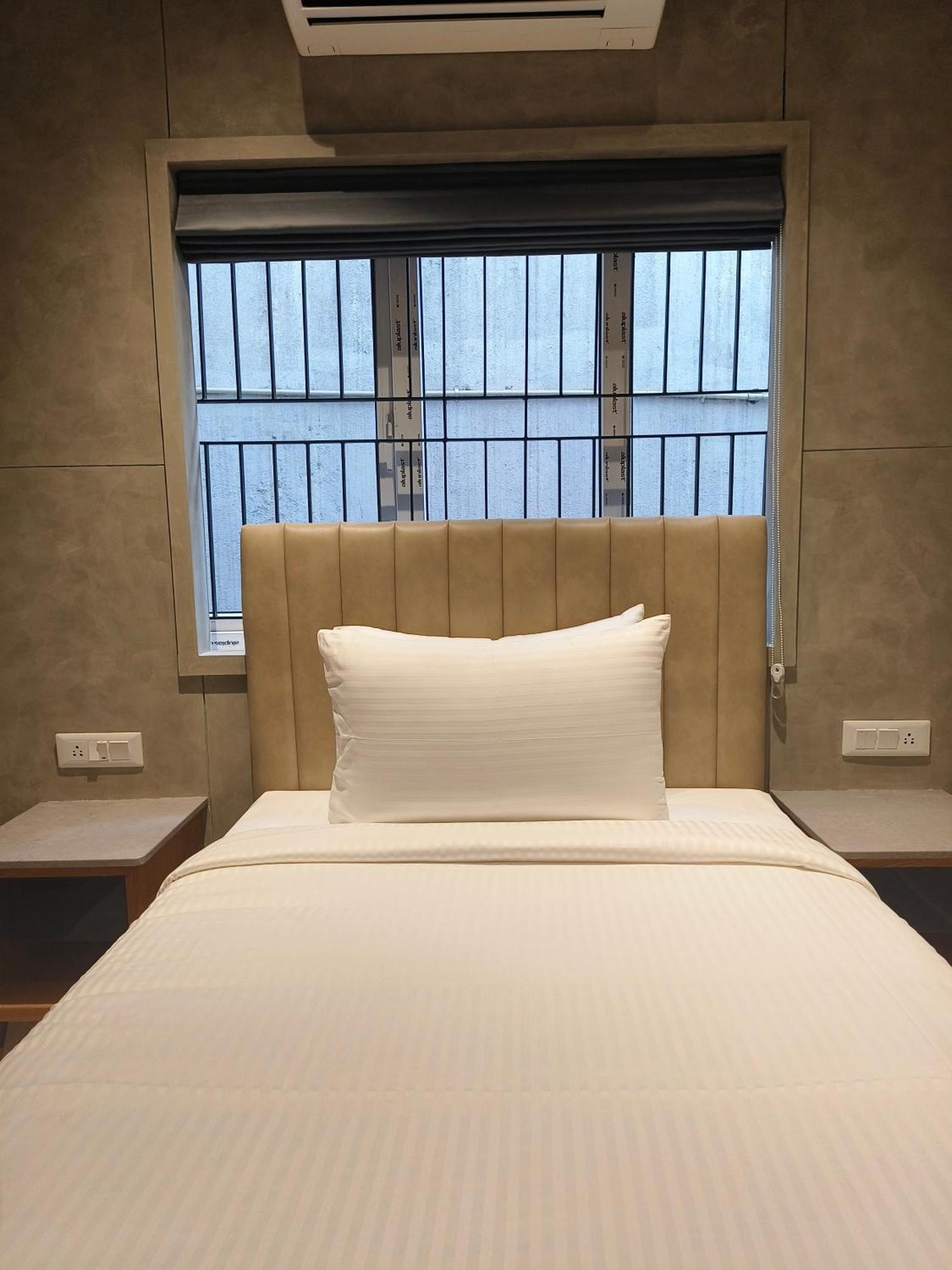 Olive Hotel Le Opera By Embassy Group Bangalore Extérieur photo