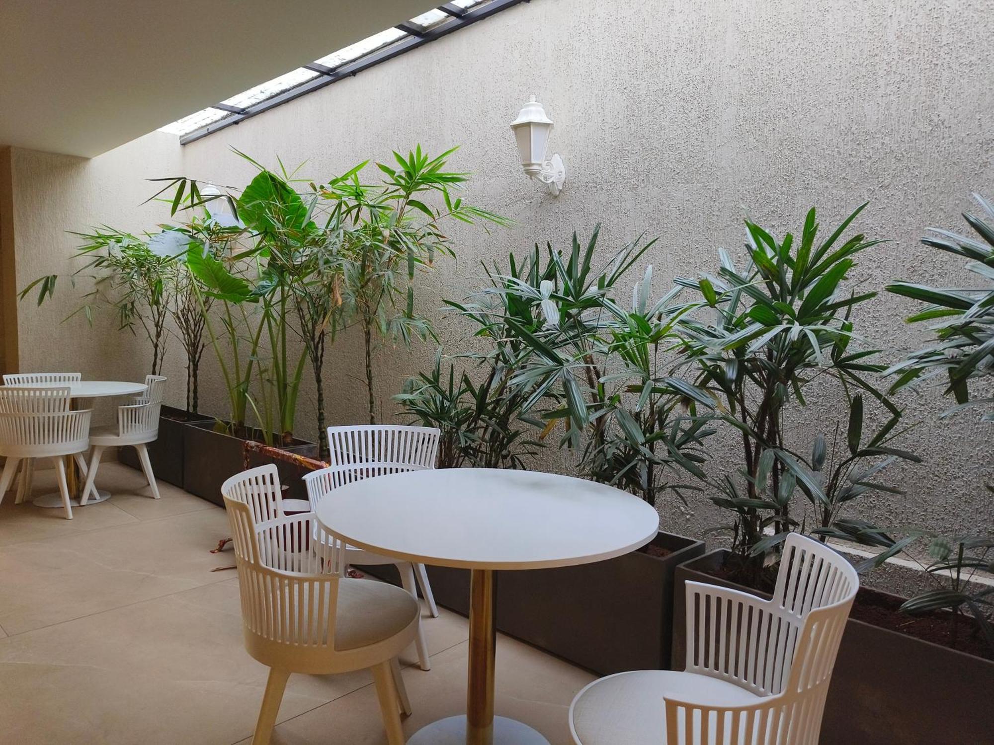 Olive Hotel Le Opera By Embassy Group Bangalore Extérieur photo
